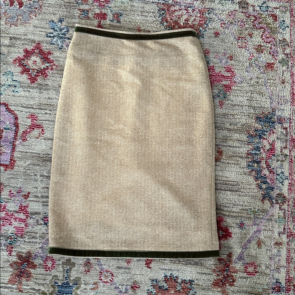 Vertigo Paris Elegant Tan Pencil Skirt With Green Velvet Trim